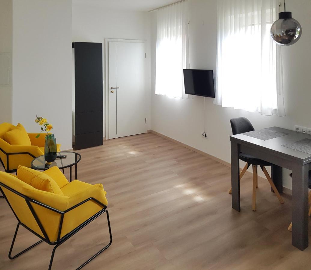 Hotel-Garni 'Zum Weinkrug' Sommerhausen Cameră foto