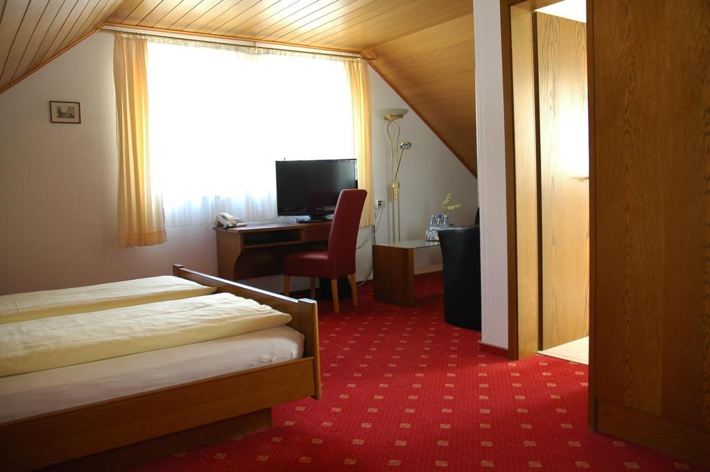 Hotel-Garni 'Zum Weinkrug' Sommerhausen Cameră foto