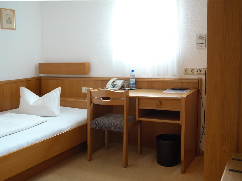 Hotel-Garni 'Zum Weinkrug' Sommerhausen Cameră foto