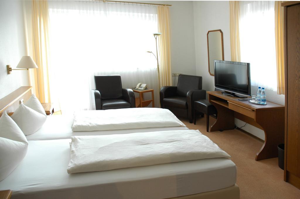 Hotel-Garni 'Zum Weinkrug' Sommerhausen Cameră foto