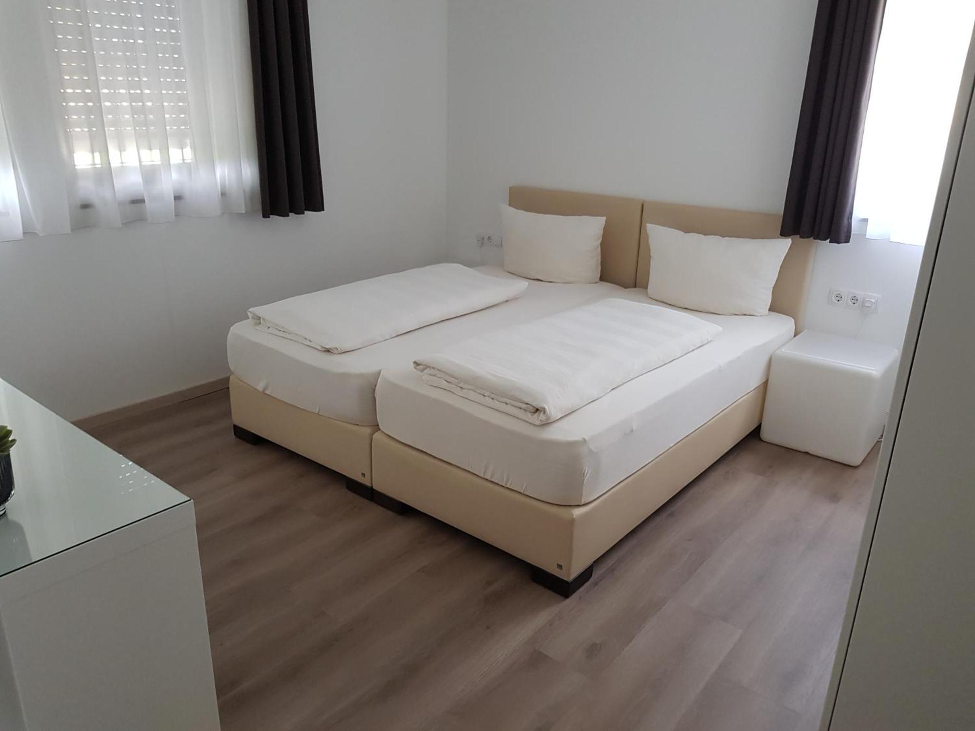 Hotel-Garni 'Zum Weinkrug' Sommerhausen Cameră foto